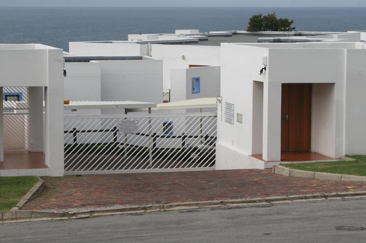 Seaviews From Arrowood Apartment *